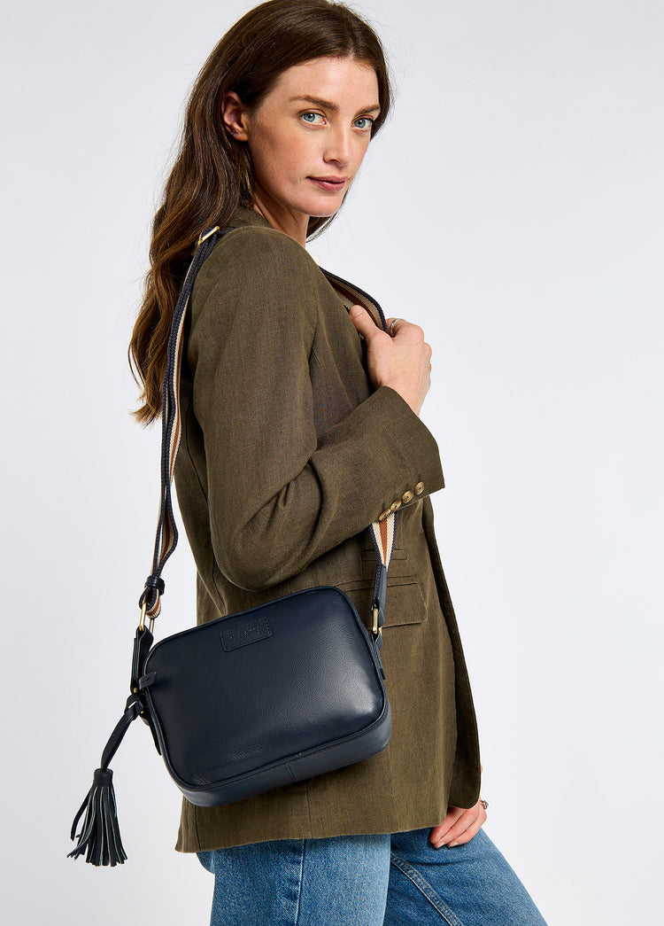 Rostrevor Crossbody Leren Cameratas - Navy