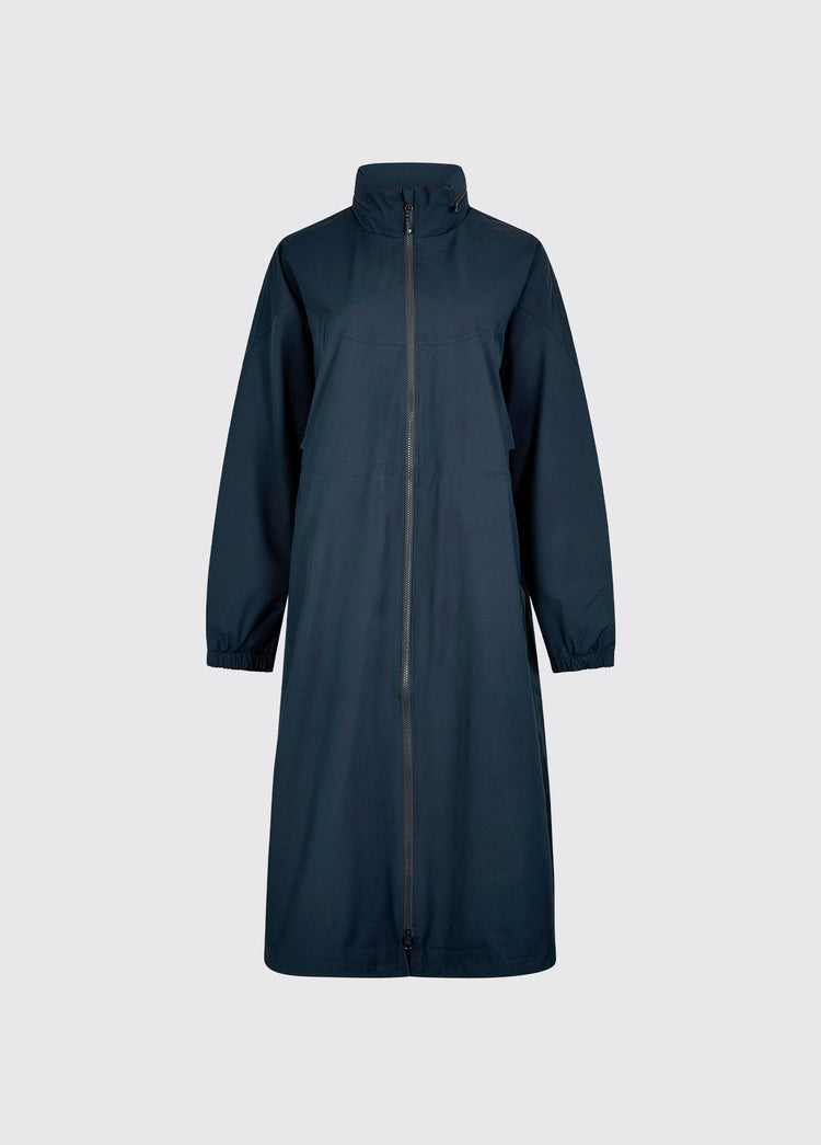 Lange regenjas met capuchon voor dames in navy blauw . 10.000 waterkolom en 5000 ademend vermogen